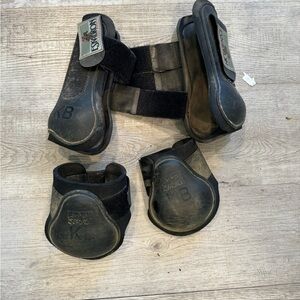 Eskadron front and hind boots